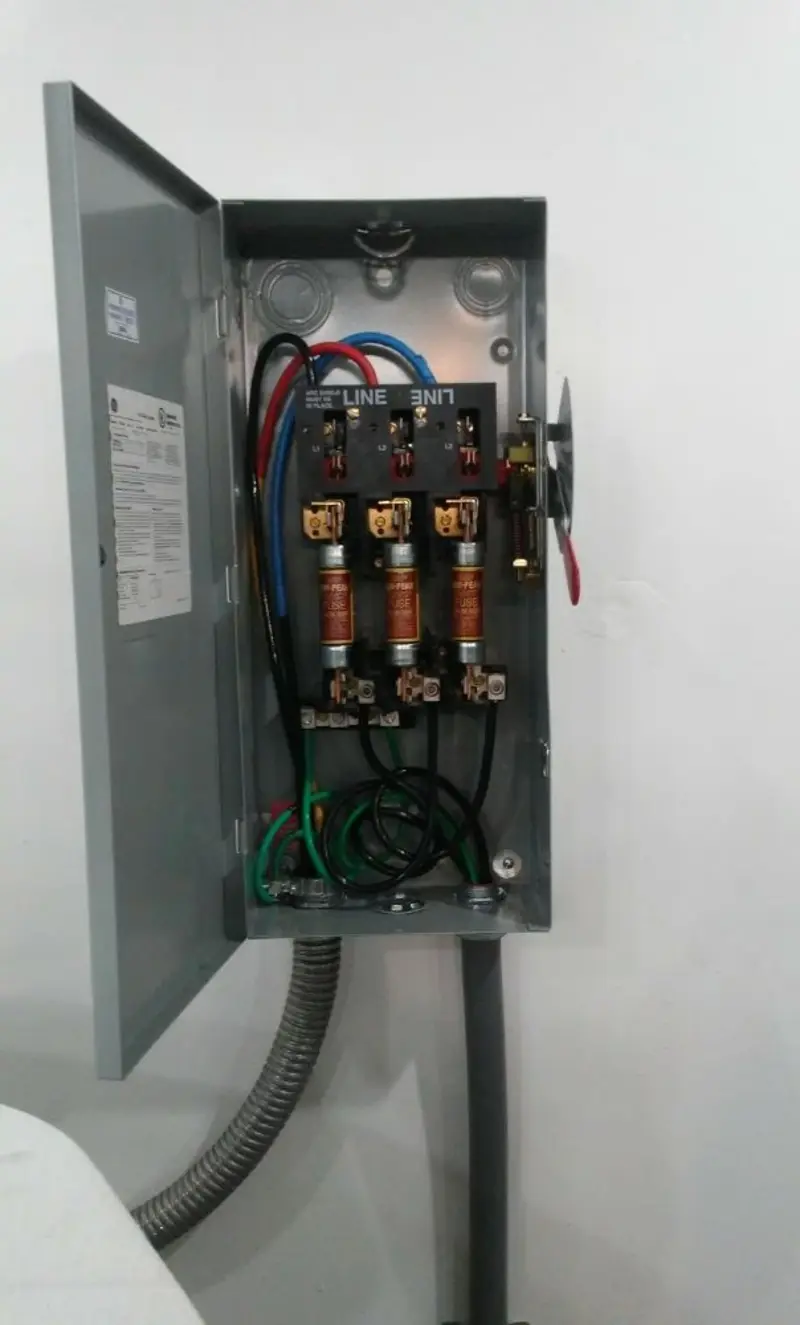Three-phase disconnect switch installed for Smoke Detector Installation in Candia